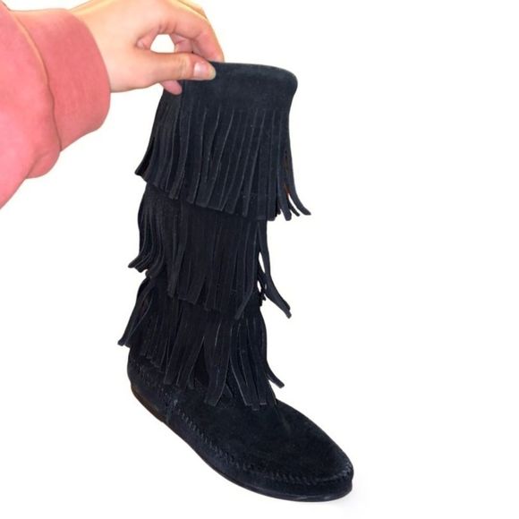 Minnetonka Suede 3 Layer Fringe Boots- Size 6 - Picture 5 of 8